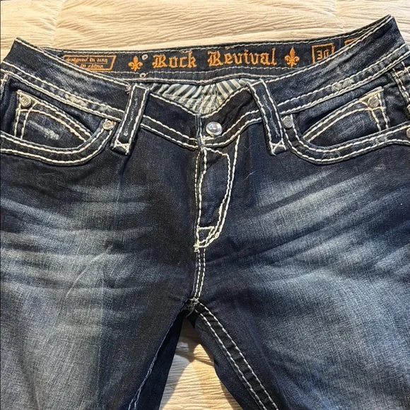 Rock Revival Blue Jeans w. Vintage Wash and Contrast Stitching, from the Buckle - Picture 2 of 9